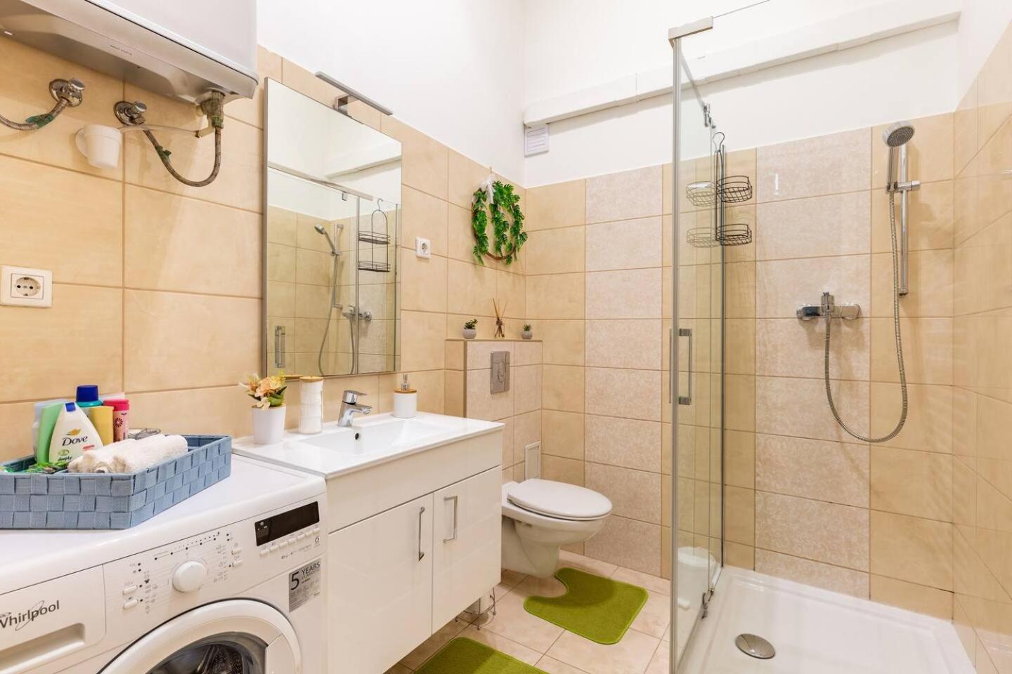 Broadway City Center, Fully Equipped, 4 Person بودابست المظهر الخارجي الصورة