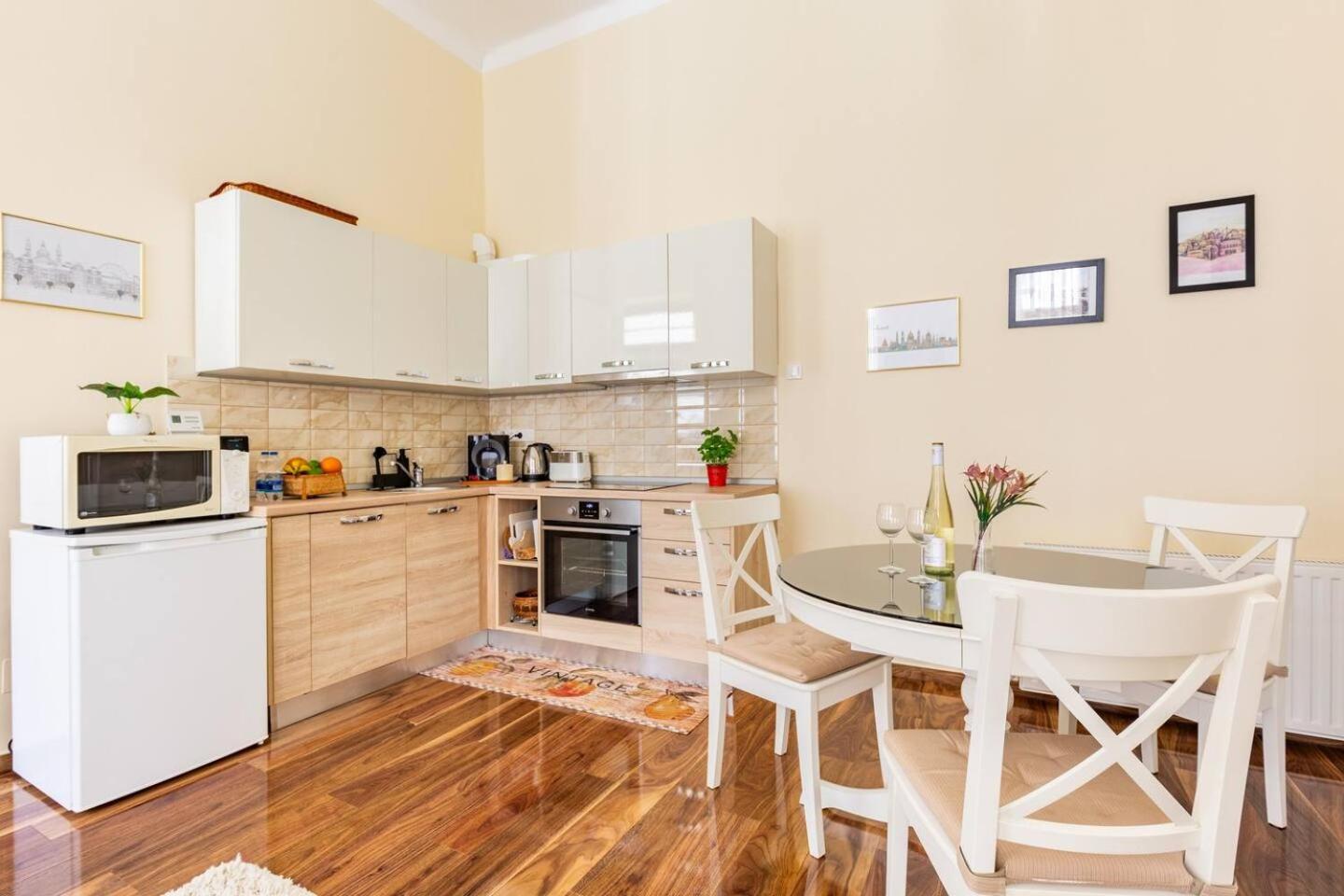 Broadway City Center, Fully Equipped, 4 Person بودابست المظهر الخارجي الصورة